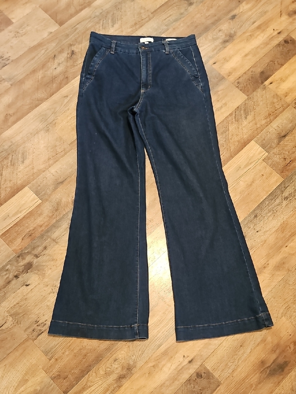 👖sofia by sofia vergara Navy Flare Jeans